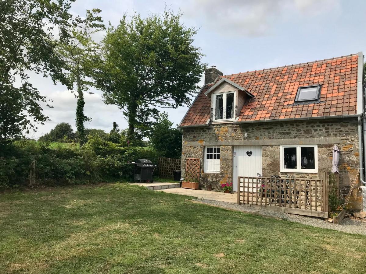 Ferme De Noyes Cottage Sourdeval ภายนอก รูปภาพ