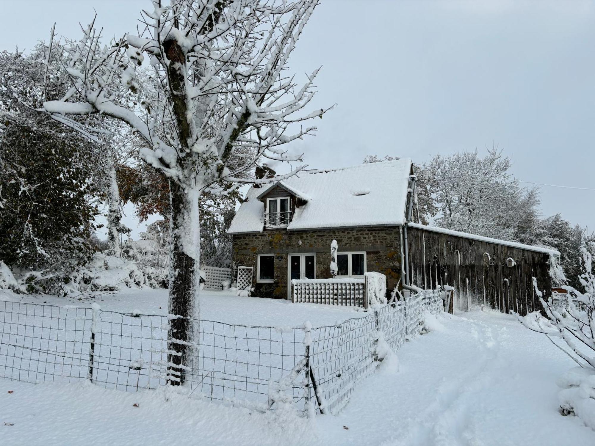 Ferme De Noyes Cottage Sourdeval ภายนอก รูปภาพ